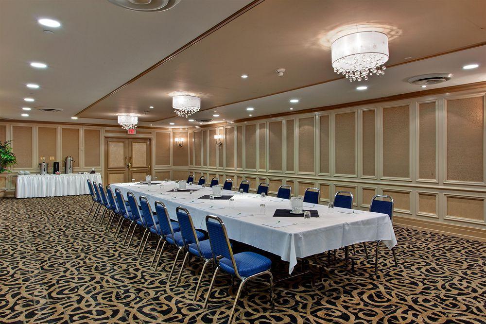 Holiday Inn Sudbury By Ihg Ресторан фото