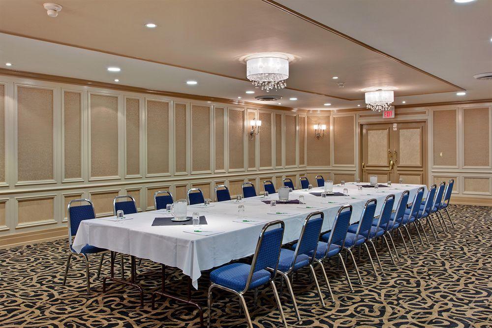 Holiday Inn Sudbury By Ihg Ресторан фото