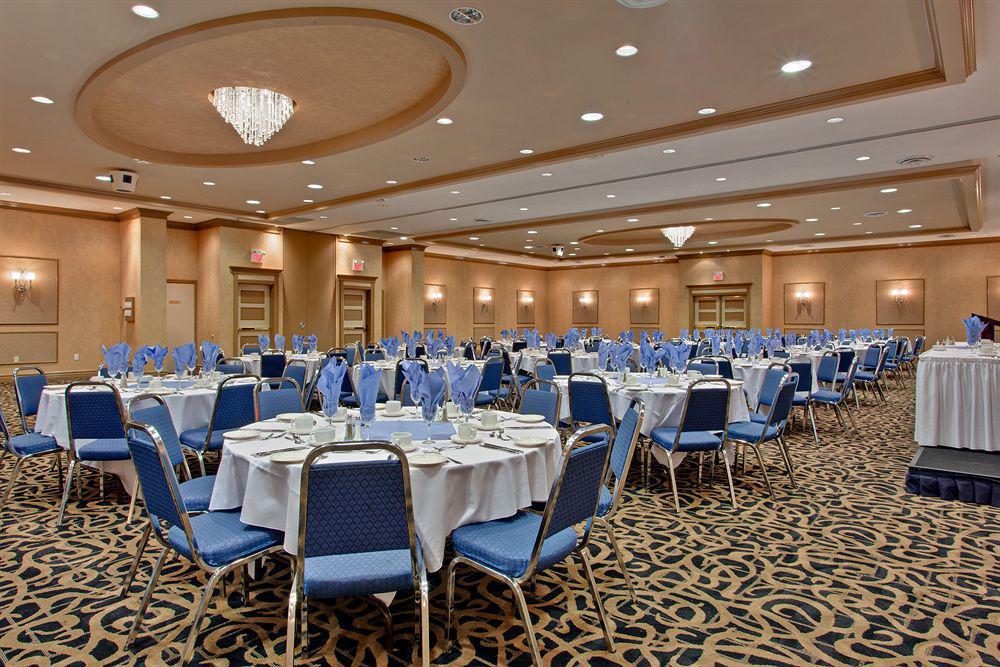 Holiday Inn Sudbury By Ihg Ресторан фото